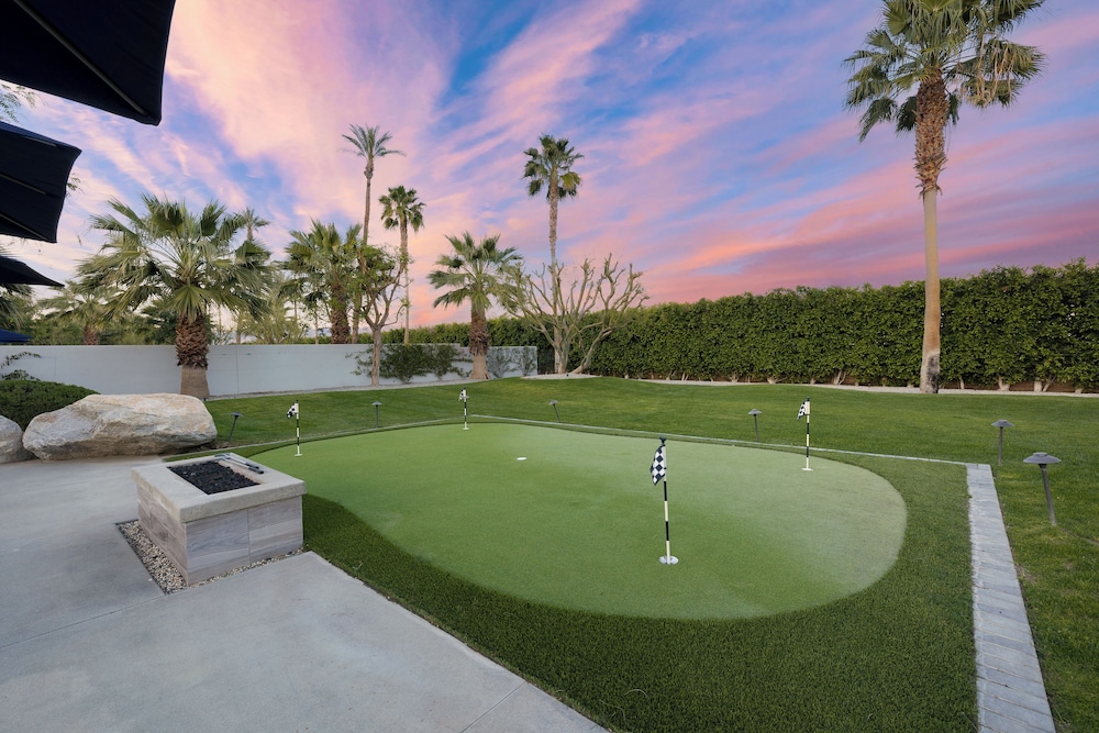 The Polo Villas by AvantStay – Modern Oasis Near Empire Polo Club
