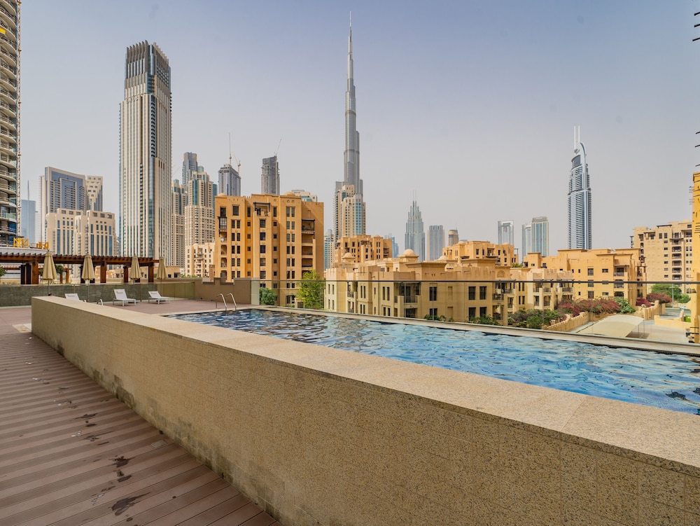 Glamorous Apartment Facing Burj Khalifa