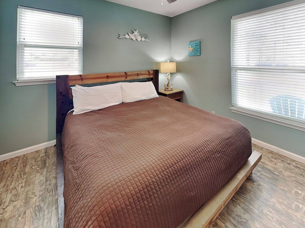The Lazy Turtle by Silver Sands Vacation Rentals