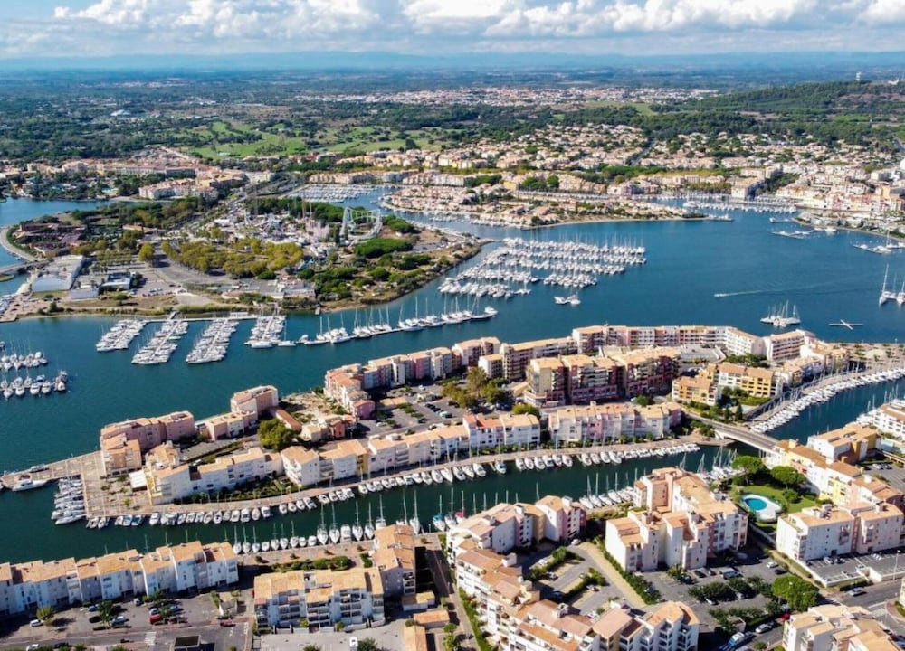 Escape Near the Beach in Agde