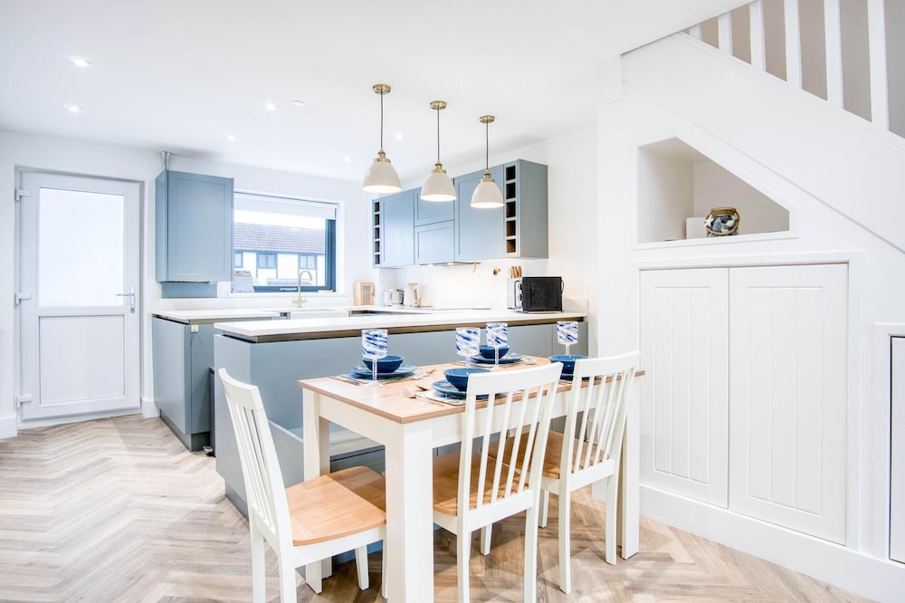 Hatherleigh Drive - 2 Bedroom House - Mumbles
