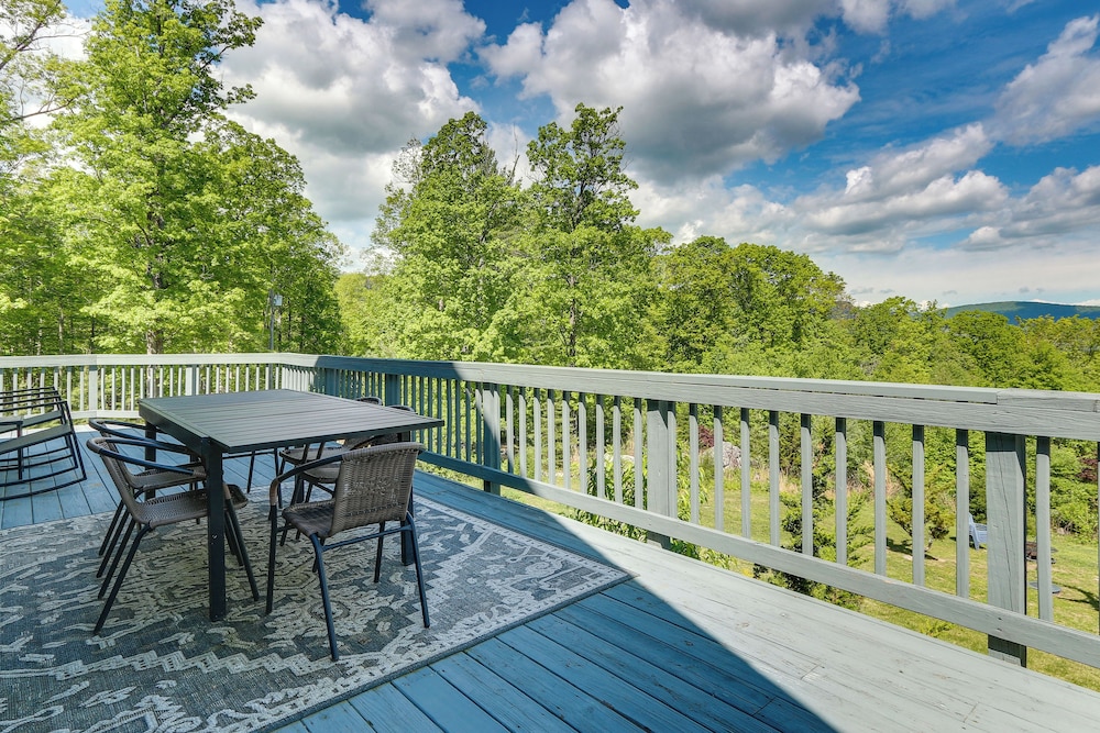 Hot Tub + Game Room: Peaceful Wardensville Cabin