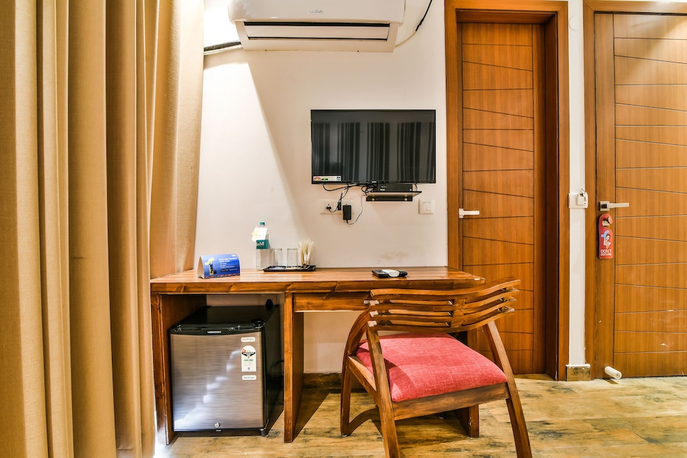FabHotel Comfort Dome Sector 45