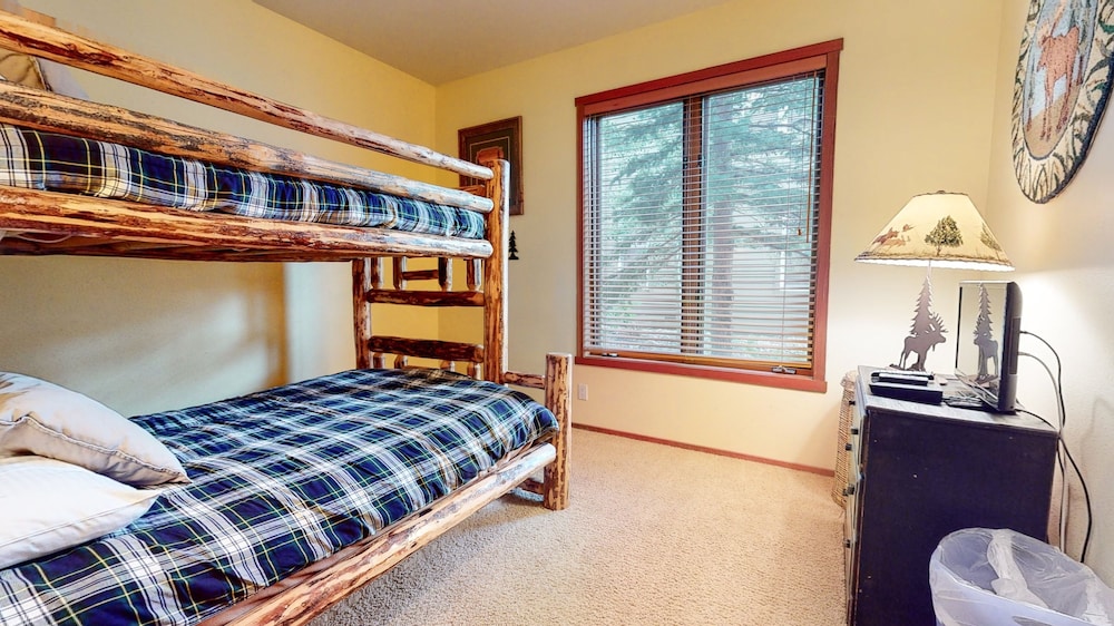 Snowcreek V #757 5 Bedroom Condo by RedAwning view 2