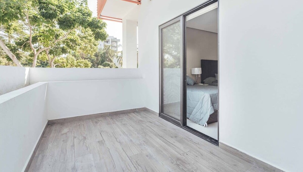 Cozy 2BR House 2 min to the Beach - Pool - Terrace