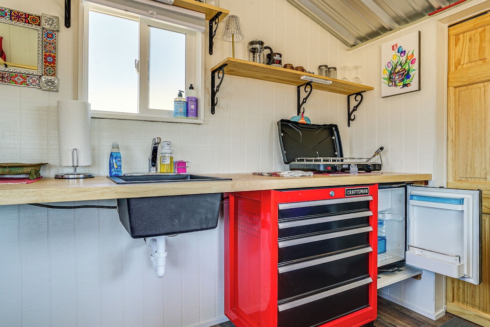 Tiny Home Studio: New Mexico Nature Retreat!