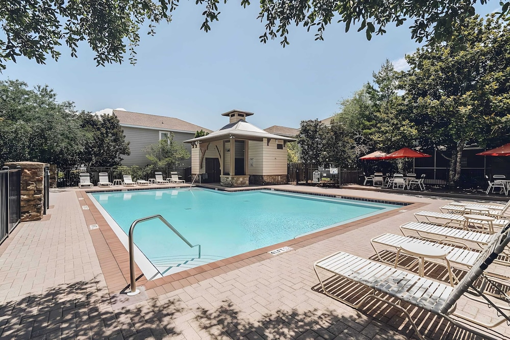 Salty Rose Inn by Avantstay Inlet Beach Home w/ Porch, Firepit & Pool Access