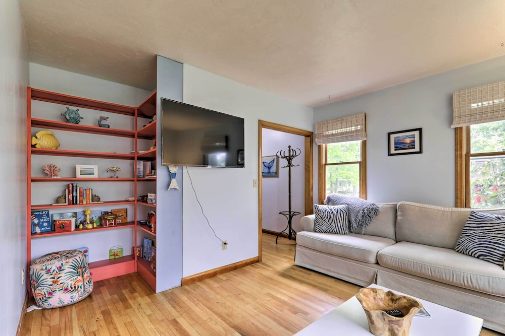 Hyannis Vacations - Lovely Hyannis Cottage - Walk to Beach  Main St! - Property Image 5