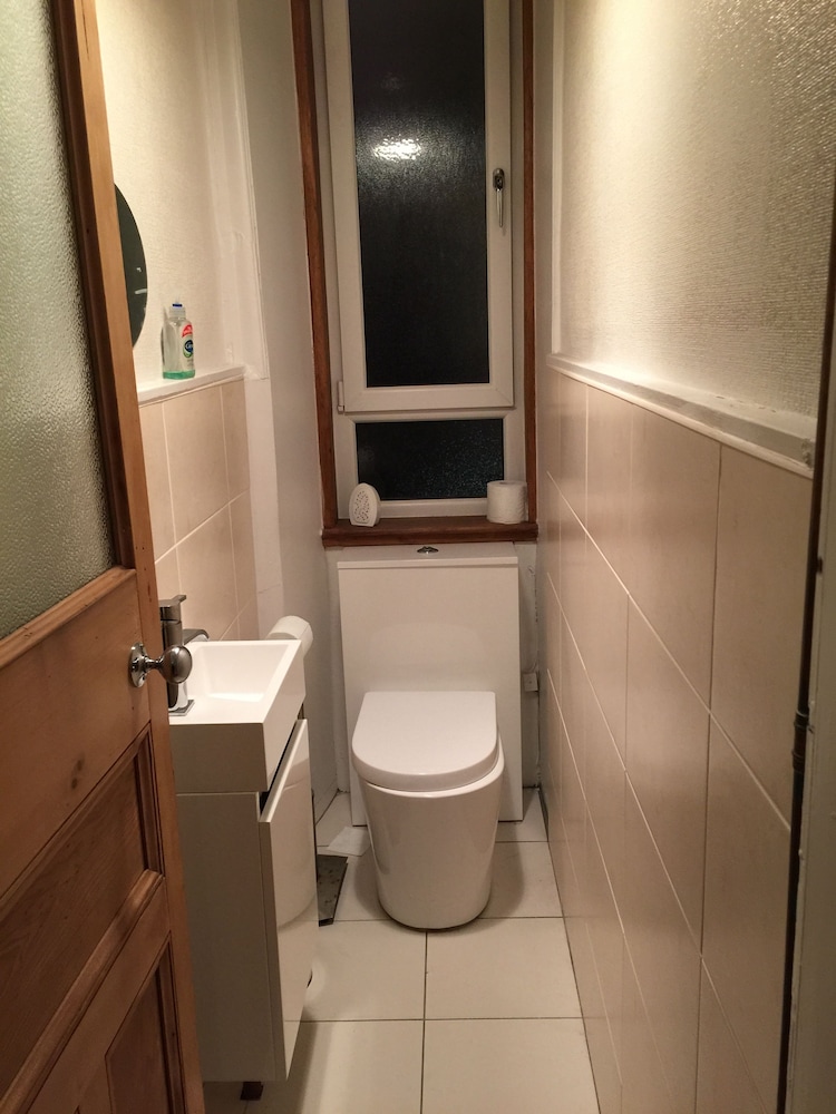 Great Location 2 Bedroom Scotstoun Flat