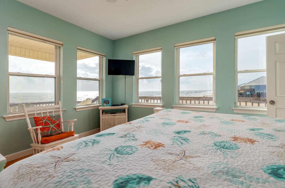 Surfside - 2431 Bienville 4 Bedroom Home by RedAwning