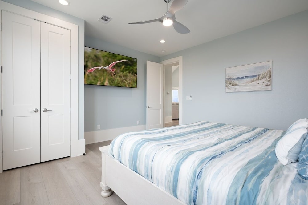 Fins & Feathers 3 Bedroom Home