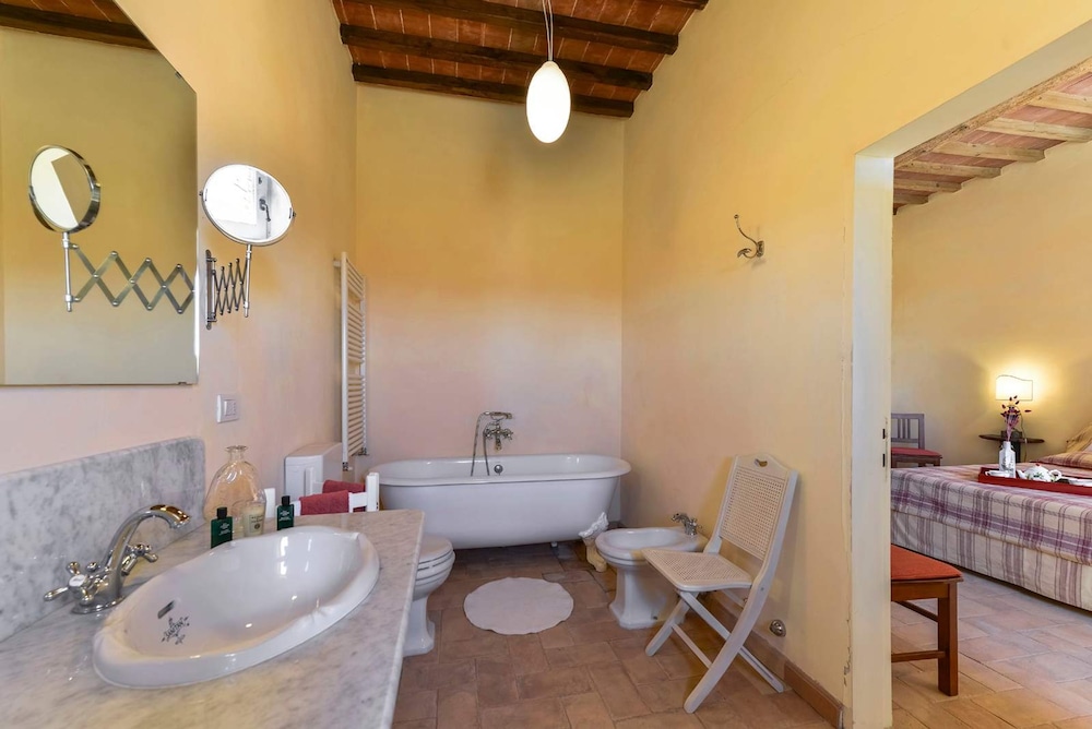 New Historic Tuscany Country House Retreat in a Vineyard Near Siena Villa Chiantissimo