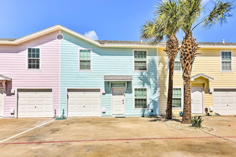 Near Beach & Golfing: Port Aransas Condo w/ Deck view 4