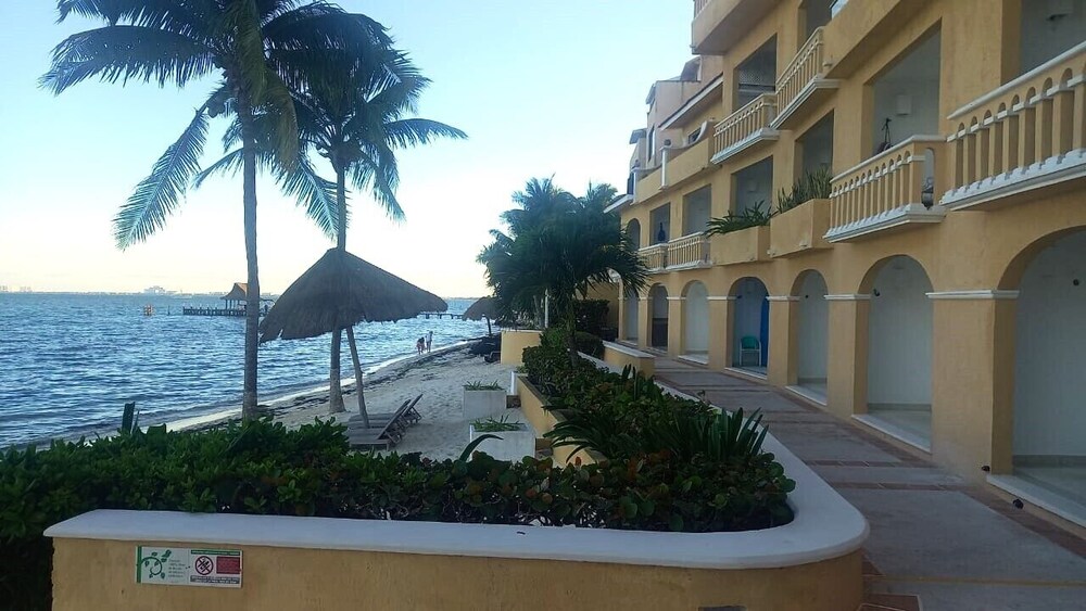 Punta Me Apartment Beach Front Hotel