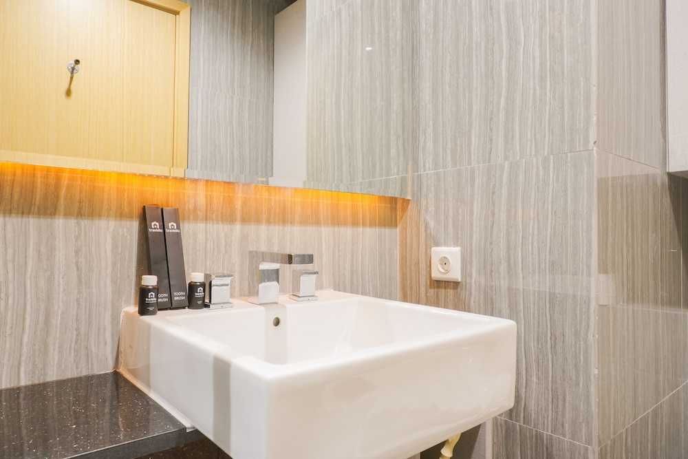Elegant And Nice Studio At Capitol Suites Apartment view 5