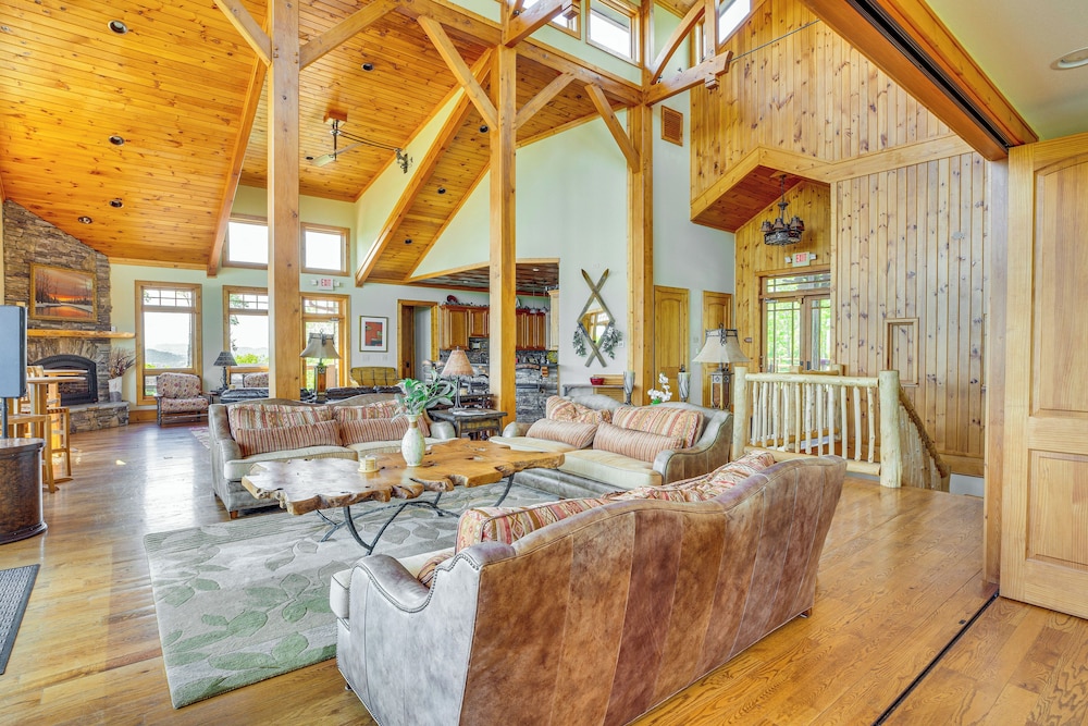 Lakefront Cabin in Elk Park w/ Hot Tub & Mtn Views