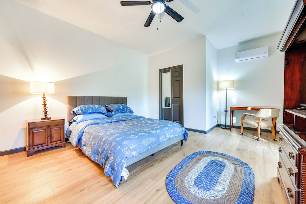 7 Mi to Dtwn Jacksonville: Riverfront Home w/ Deck