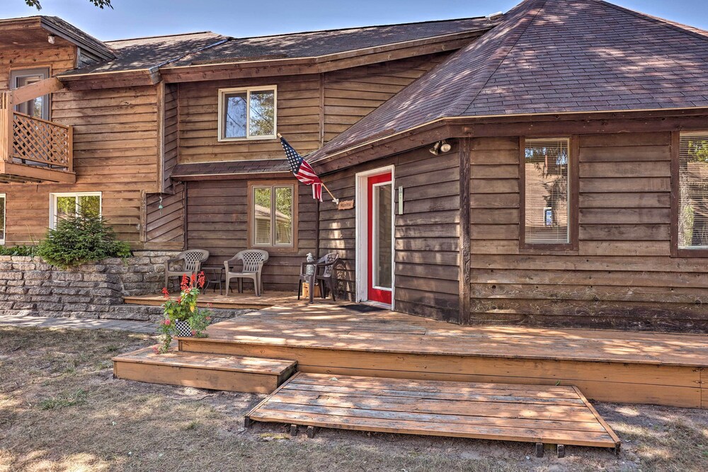 Lakefront 'manitou Cottage' < 1 Mi to Downtown! view 3