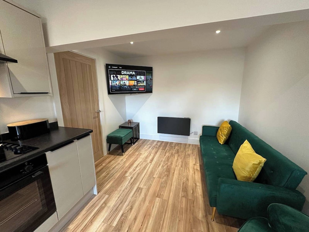 6 Guests/free Parking/old Trafford/20min City
