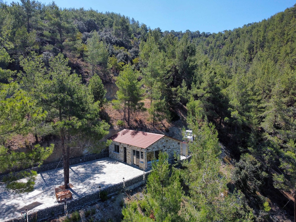 Phaedrus Living: Palaiomylos Forest Residence