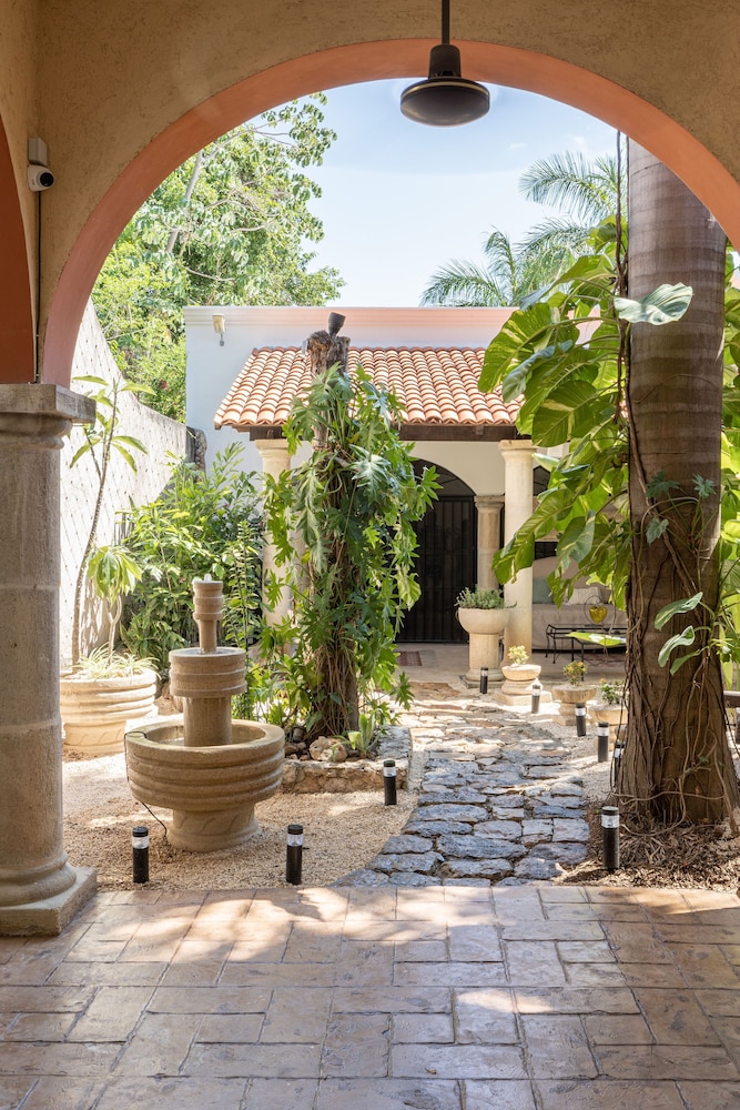 Casa Dos Lirios Boutique B&B