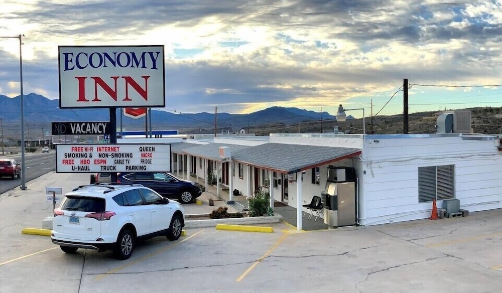 Kingman Vacations - Economy Inn - Property Image 1