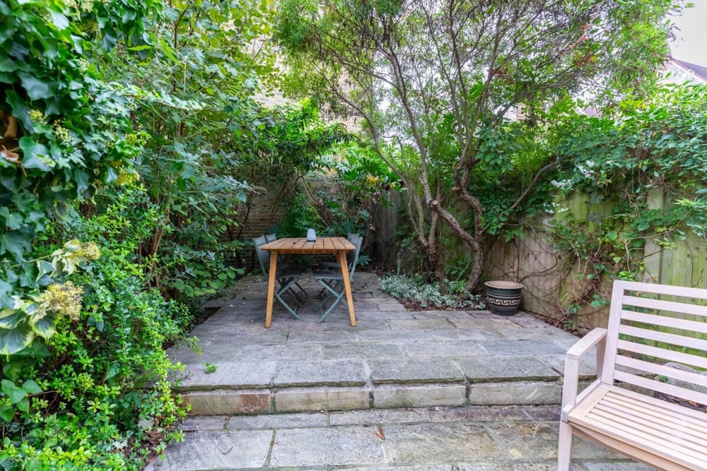 Serene & Stylish 1BD Flat - Tooting Bec!