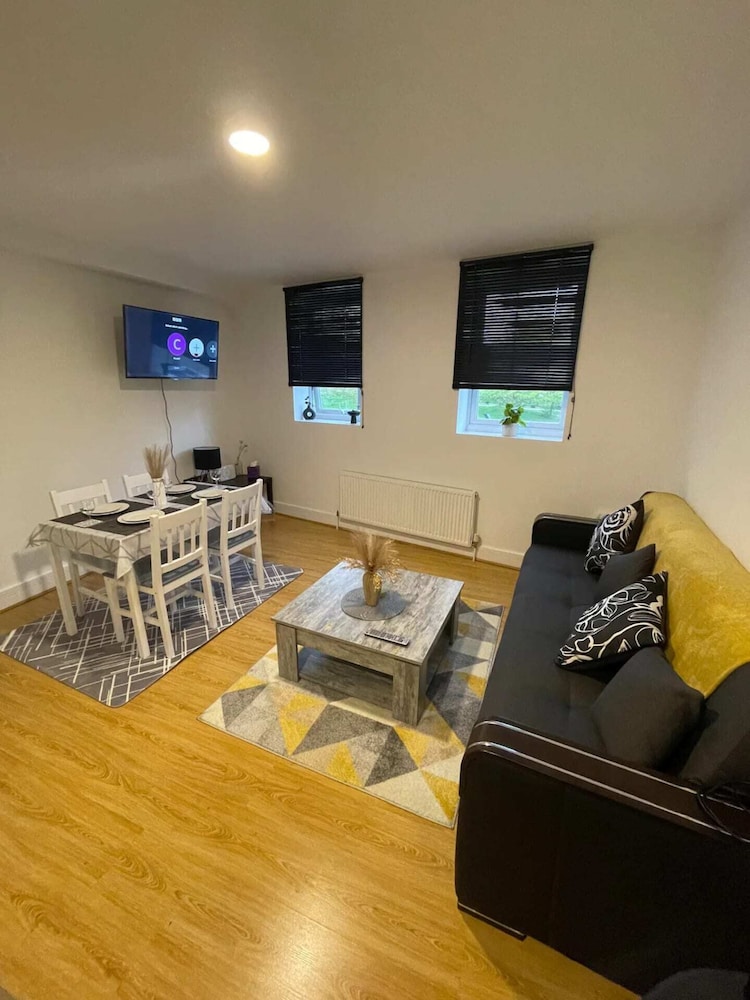 Sleek & Cosy 1BD Flat - Mile End