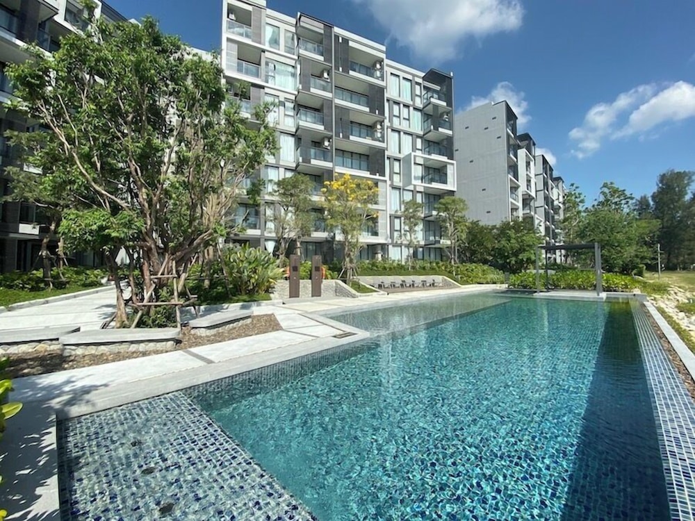 Cassia Exclusive Lake View Condo, Bang Tao Beach