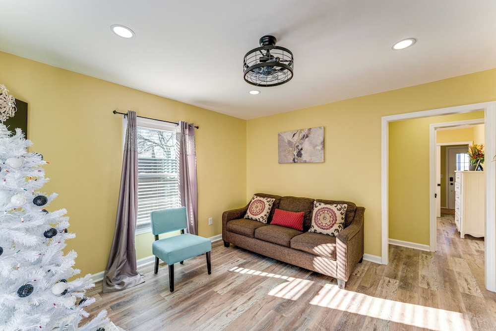 Walk Downtown: Charming Rome Abode w/ Yard!