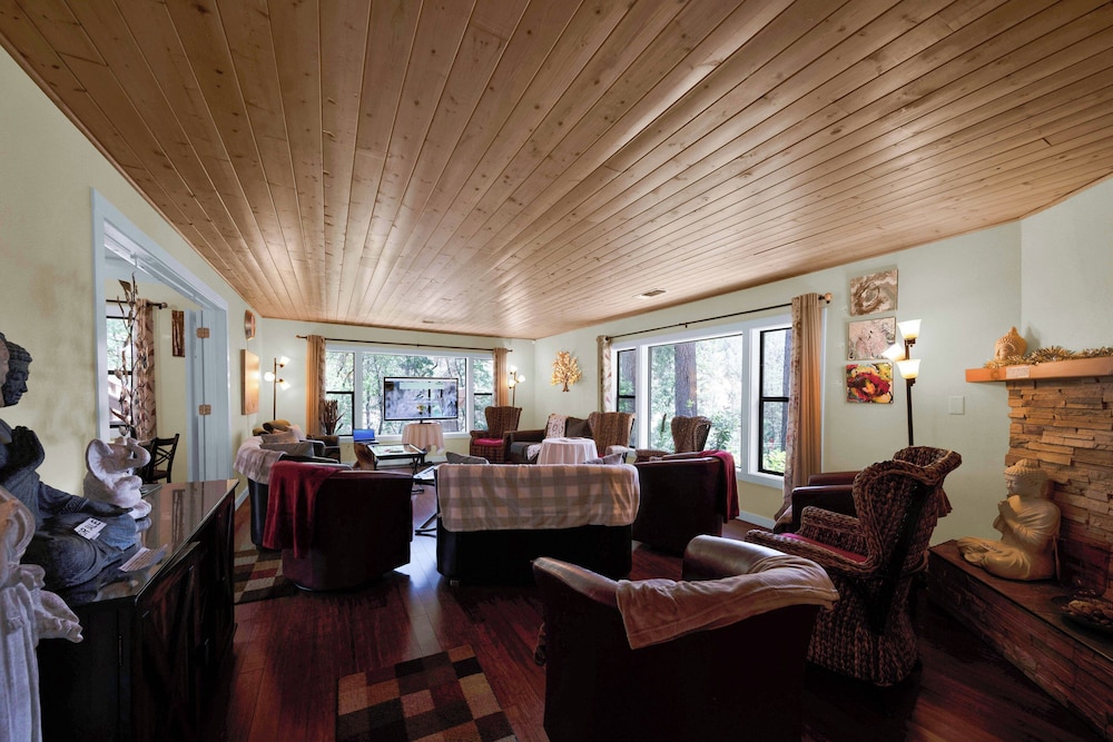 The Inn at Shasta Lake