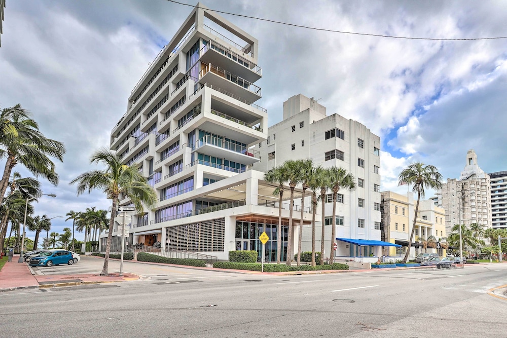 Sunny Miami Beach Condo Steps to Boardwalk! view 5