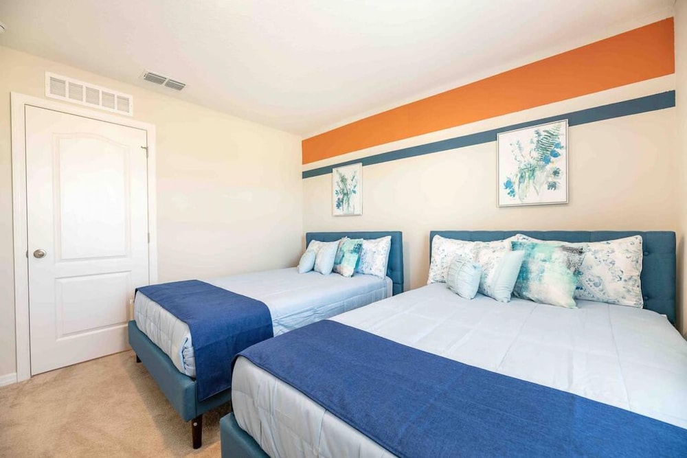 Designer Decorated-3 Bedroom Near Disney