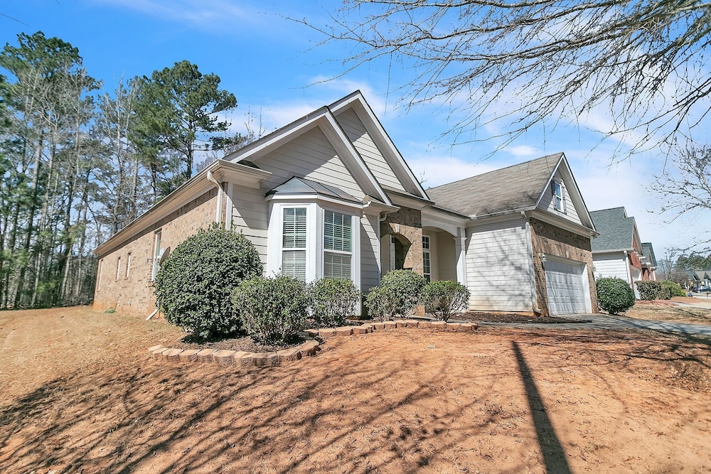 Spacious Family Retreat in Atlanta - Sleeps 10