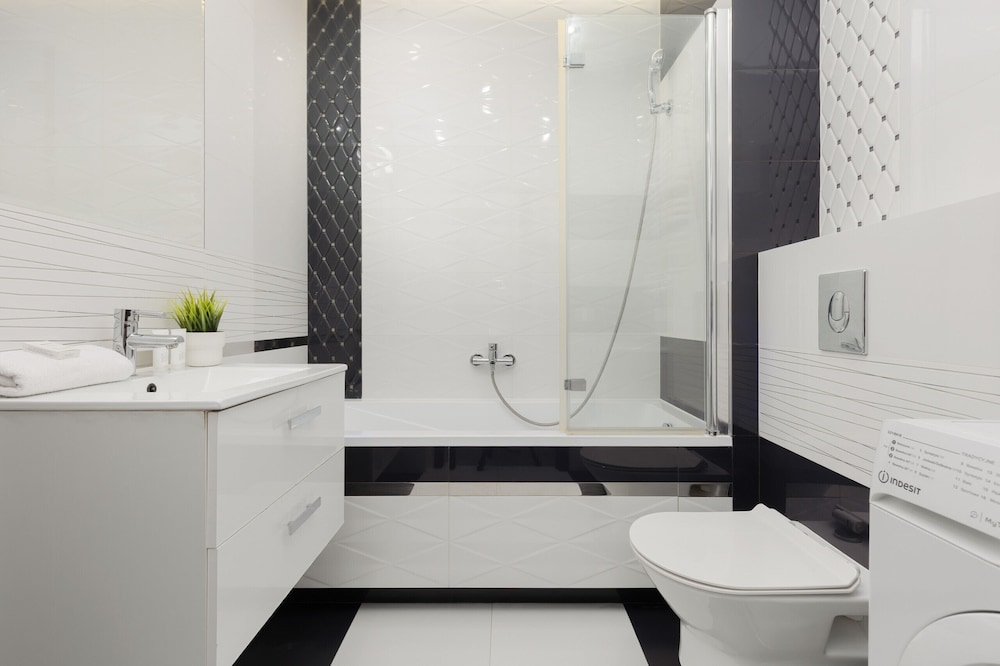 Metro Płocka Apartment Warsaw by Renters view 4