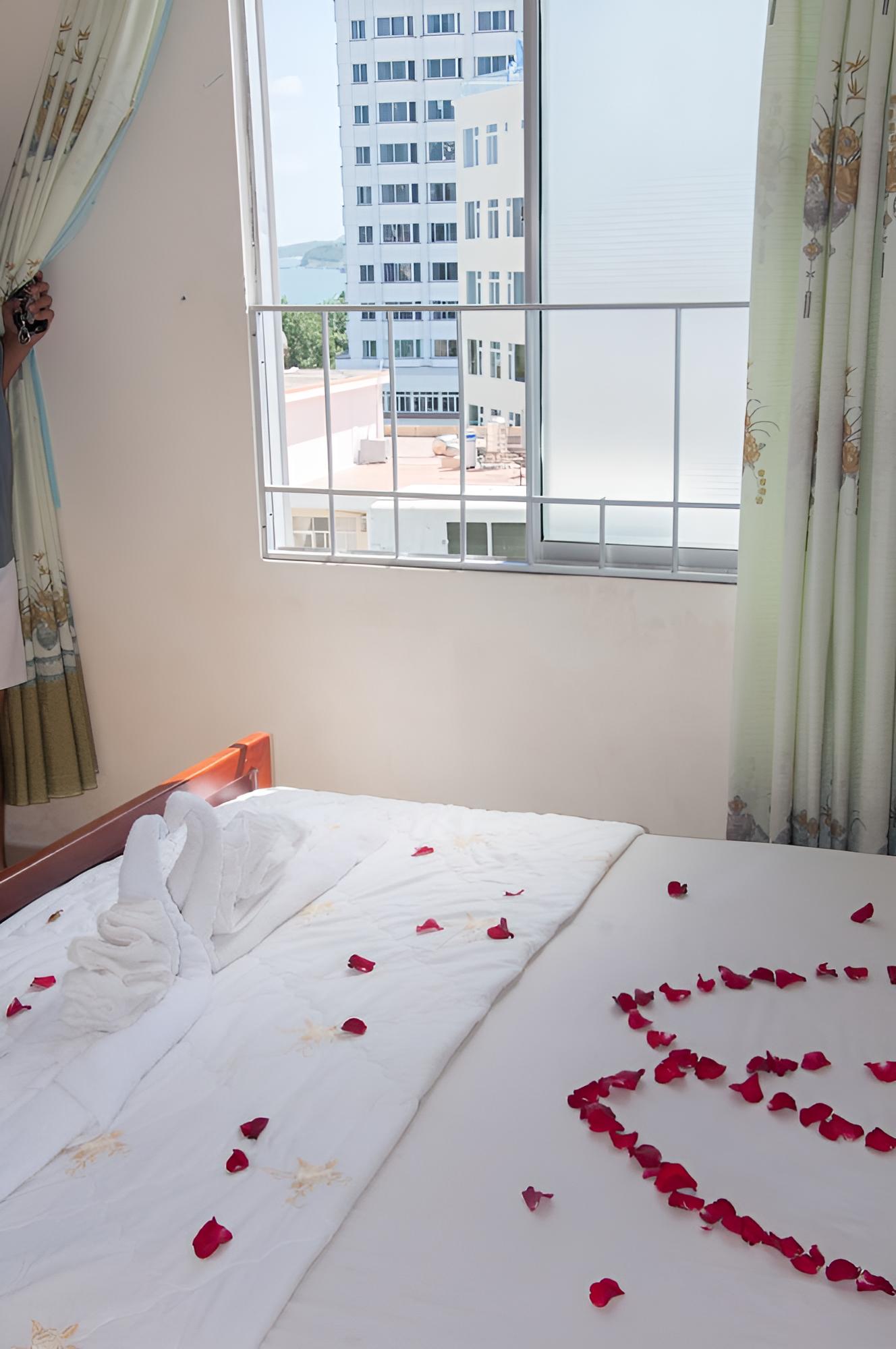 Queen Hotel 7