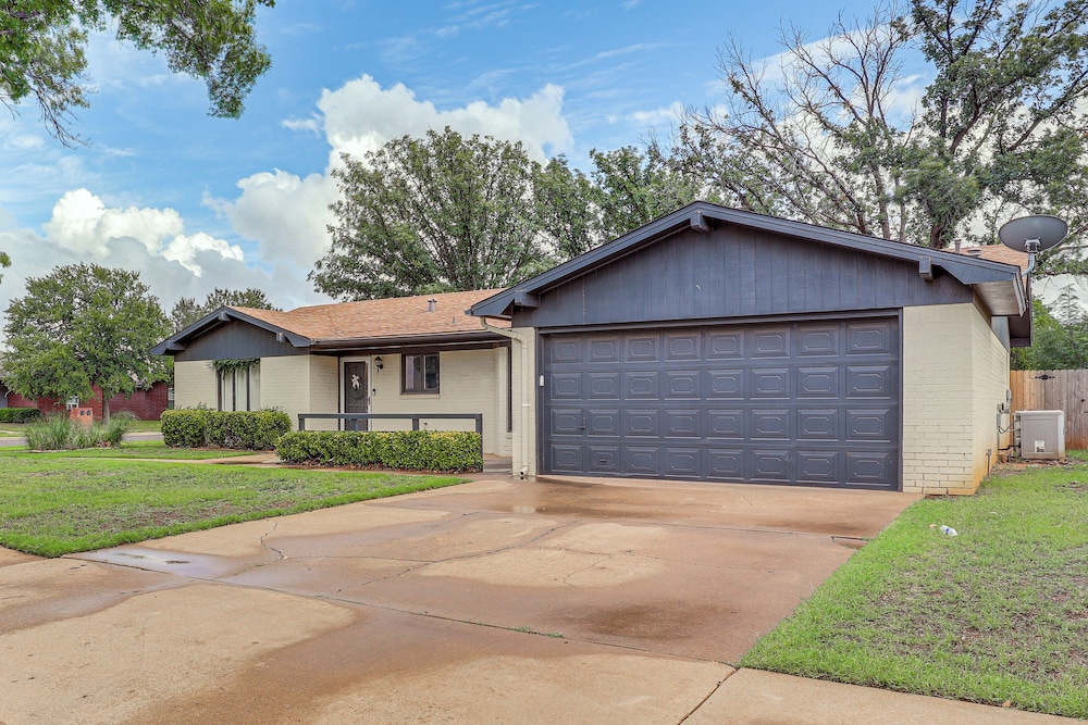 4 Mi to Texas Tech University: Home w/ Patio!