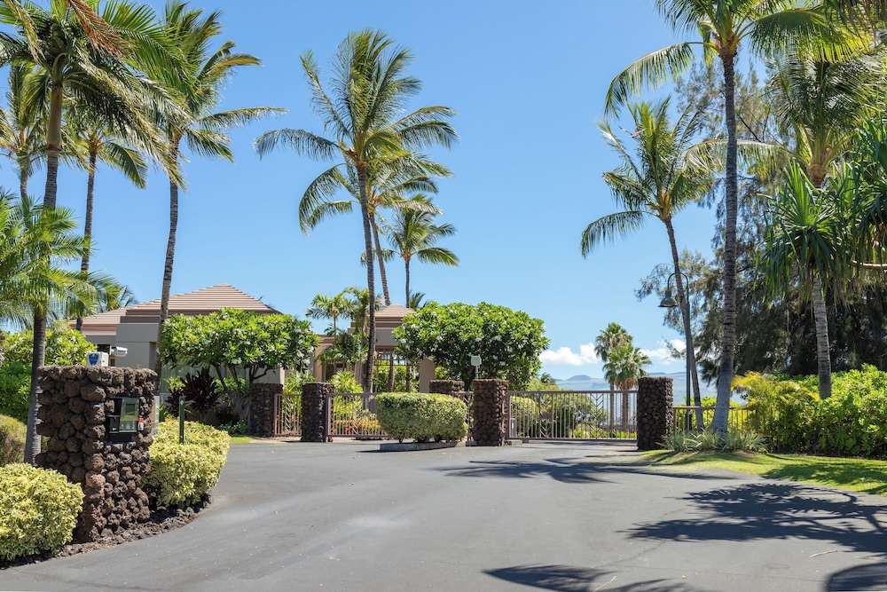 Beautiful Resort - AC - Walk to Beach & Restaurants - Vrkcv