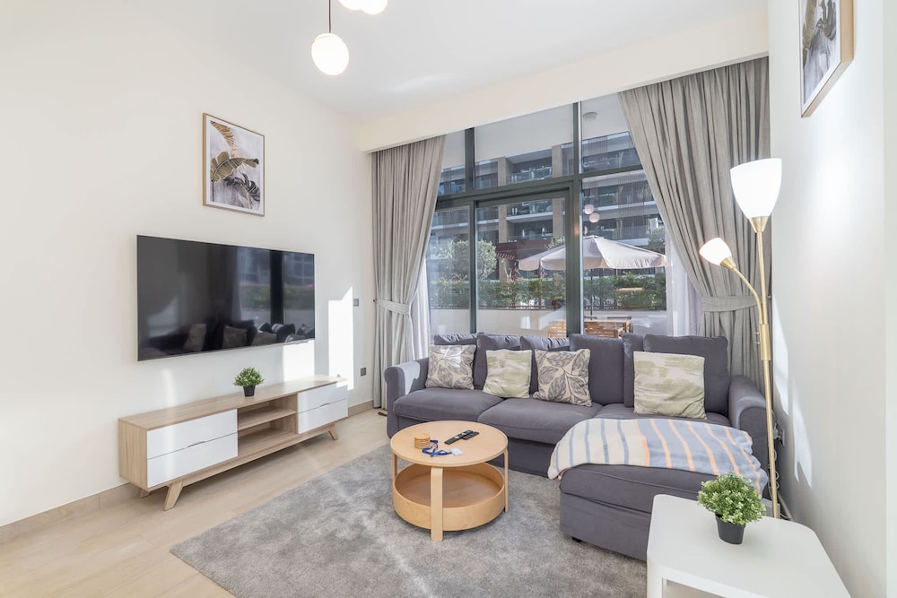 Indulging 1 Bedroom in Azizi Riviera 6