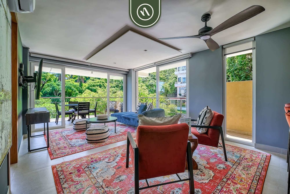 Luxury 2 BR Condo in the Jungle - Oceanview Pool