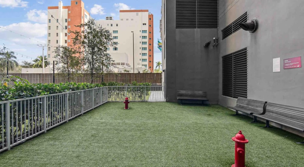 CBD Luxepad Penthouse Studio 1 King Bed Gorgeous Bay Views Pool Hottub Gym Restaurants