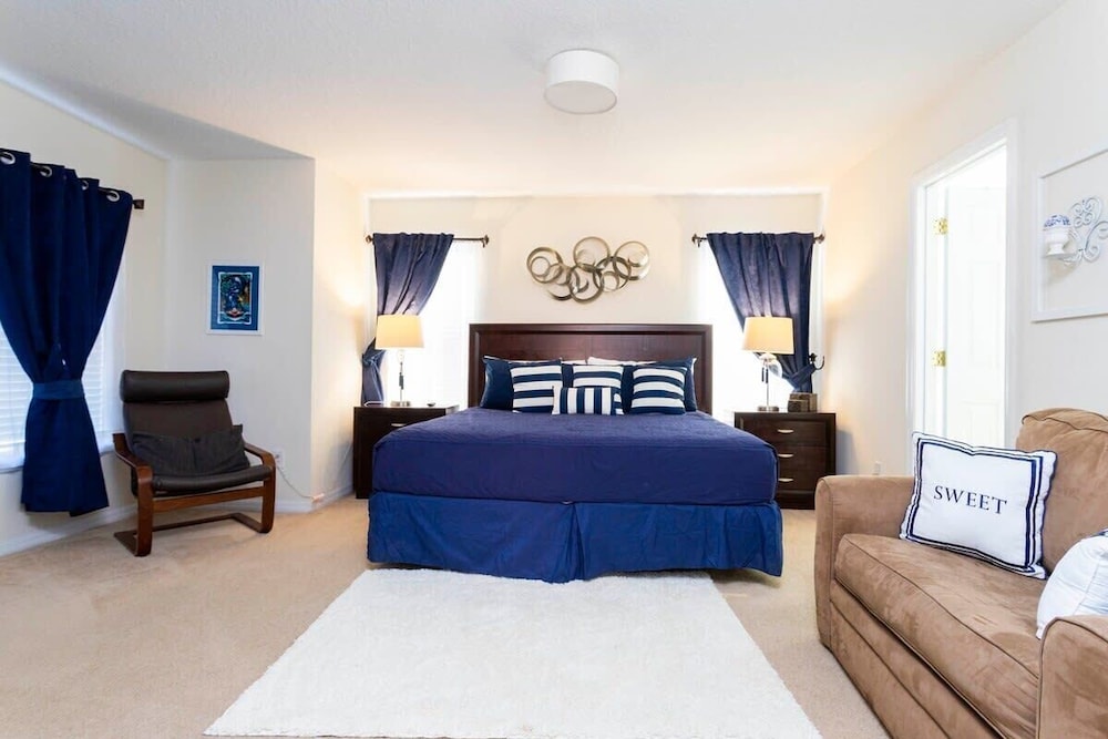 Gorgeous 4 Bedroom w/ Pool Close to Disney 920