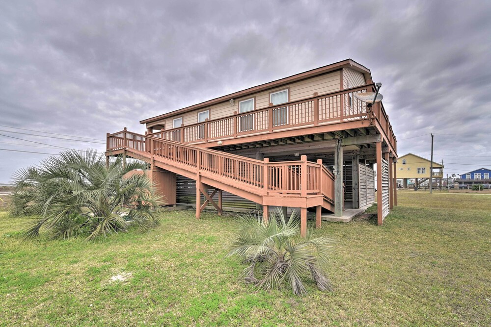 Steps to Surfside Beach: Ada-friendly Home view 3