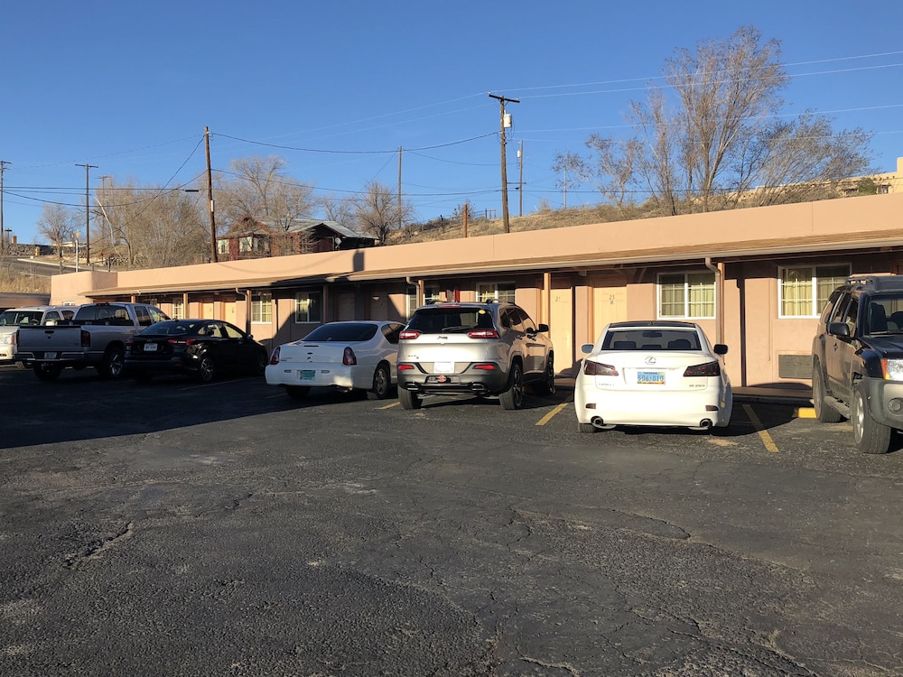 Farmington Vacations - Economy Inn - Property Image 4