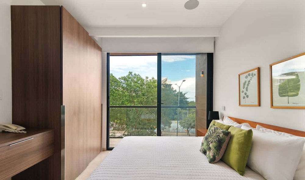 Luminous 1 Br Steps Away From the Beach