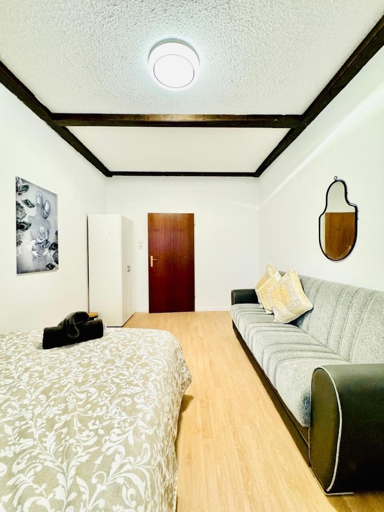 Cozy 7BR Villa Near Blumengarten