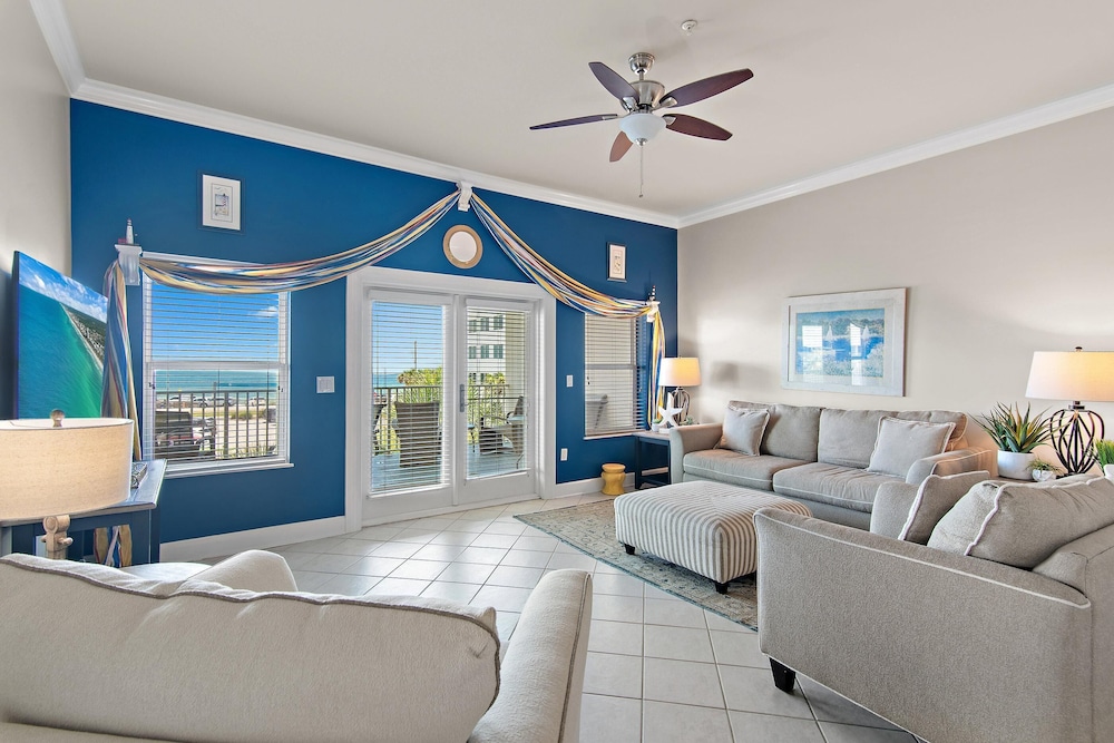 Pavilion Palms 204c