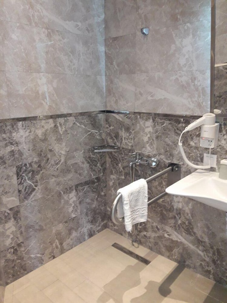 Exelans Hotel & Spa - Image 29