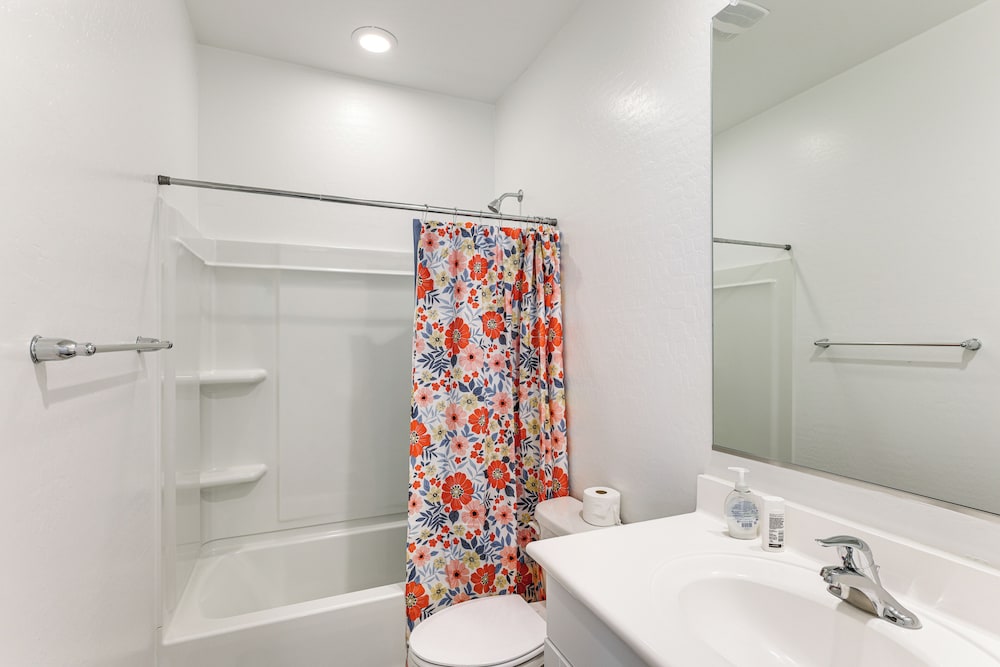 10 Mi to Downtown: Home Near Hiking in Phoenix!