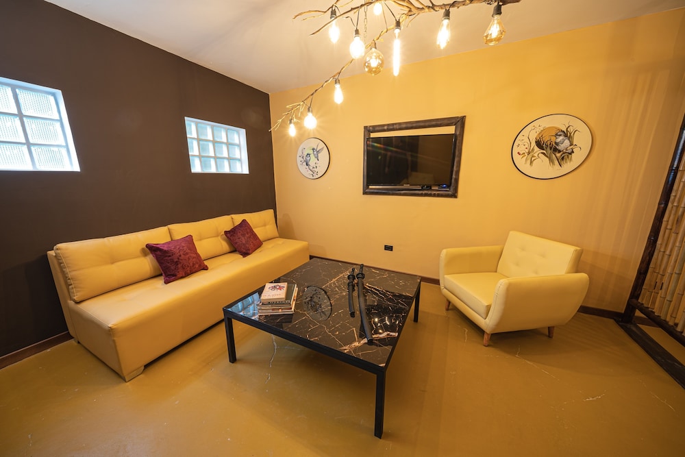 Beautiful Cozy 1 BedR in Astorga Gardens view 5